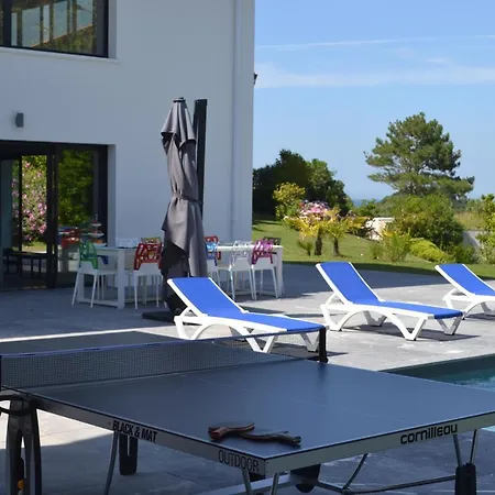 Sleeps 12 Pool Air Con Wifi