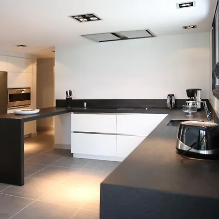 Sleeps 12 Pool Air Con Wifi